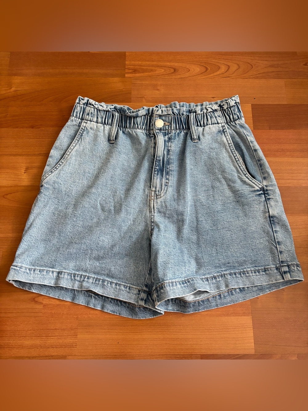 Women’s ON·34 blue denim shorts with elastic waistband, size 8/29